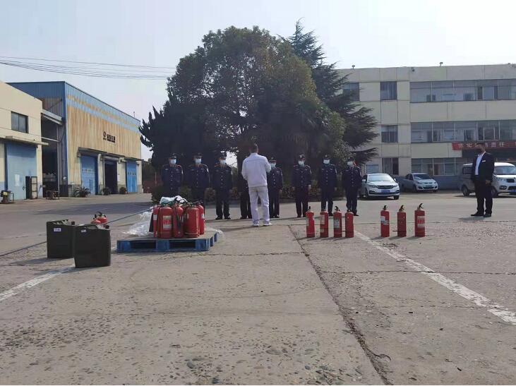 獵鷹保安公司積極組織，開展消防實(shí)戰(zhàn)演練，防患于未“燃”