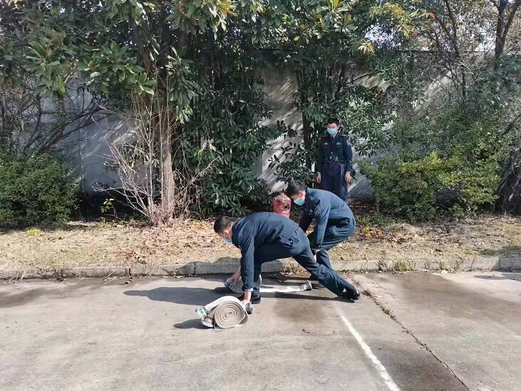 大型活動的時候，保安人員一般會制定這樣的應(yīng)對措施的！